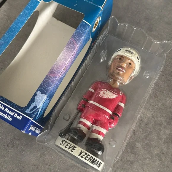 Steve Yzerman Collectible Series Bobblehead / 2001-2001 / NHL - Picture 5 of 10